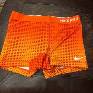 Nike Pro Dri-FIT Women's 3-Inch Printed Compression Shorts Orange Polka Dot
